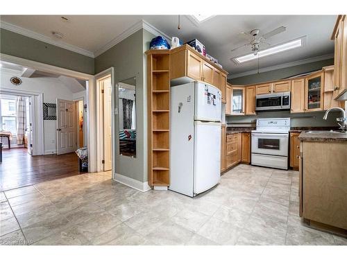 5047 Crysler Avenue, Niagara Falls, ON - Indoor Photo Showing Kitchen