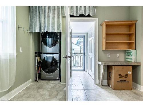5047 Crysler Avenue, Niagara Falls, ON - Indoor Photo Showing Laundry Room