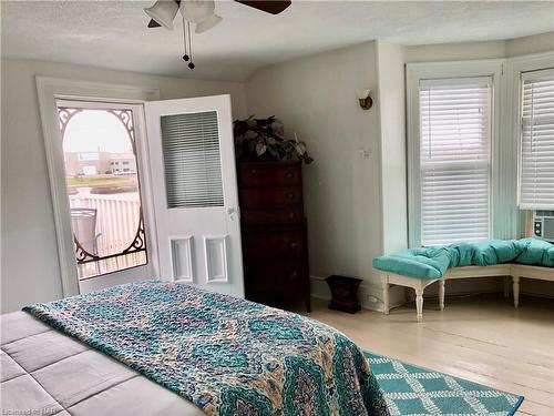 62 West Street, Port Colborne, ON - Indoor Photo Showing Bedroom