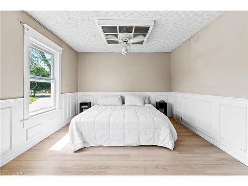 4761 Epworth Circle, Niagara Falls, ON - Indoor Photo Showing Bedroom
