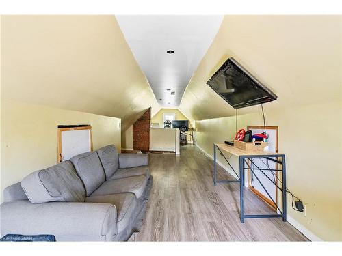4761 Epworth Circle, Niagara Falls, ON - Indoor Photo Showing Living Room