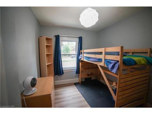 80 St Patrick Street, St. Catharines, ON - Indoor Photo Showing Bedroom