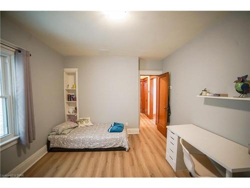 80 St Patrick Street, St. Catharines, ON - Indoor Photo Showing Bedroom
