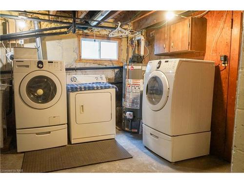 80 St Patrick Street, St. Catharines, ON - Indoor Photo Showing Laundry Room