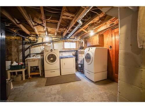 80 St Patrick Street, St. Catharines, ON - Indoor Photo Showing Laundry Room