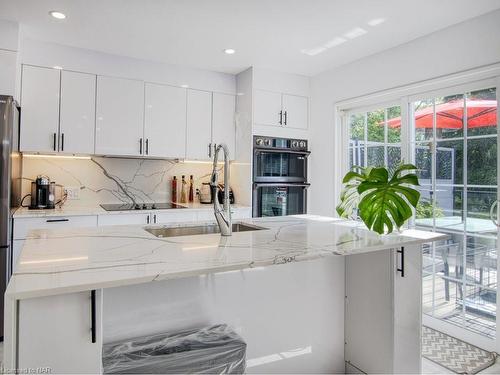 5709 Dorchester Road, Niagara Falls, ON - Indoor Photo Showing Kitchen With Double Sink