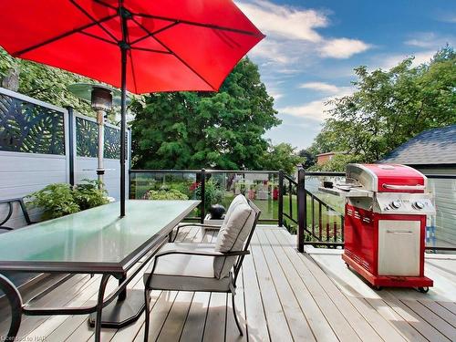 5709 Dorchester Road, Niagara Falls, ON - Outdoor With Deck Patio Veranda With Exterior