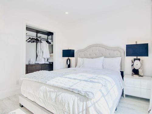 5709 Dorchester Road, Niagara Falls, ON - Indoor Photo Showing Bedroom