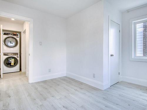 5709 Dorchester Road, Niagara Falls, ON - Indoor Photo Showing Laundry Room