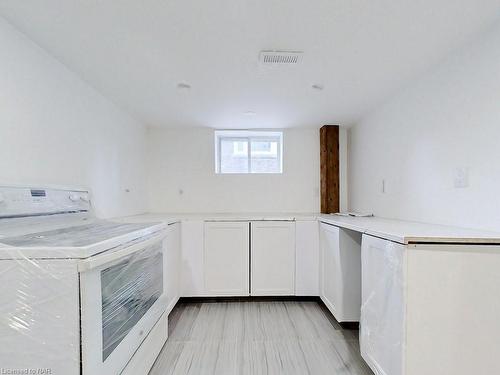 5709 Dorchester Road, Niagara Falls, ON - Indoor Photo Showing Laundry Room