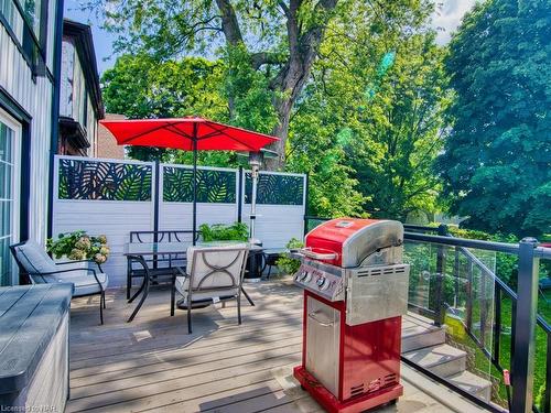 5709 Dorchester Road, Niagara Falls, ON - Outdoor With Deck Patio Veranda With Exterior