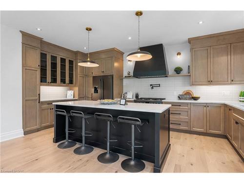 1905 Lakeshore Road, Niagara-On-The-Lake, ON - Indoor Photo Showing Kitchen With Upgraded Kitchen