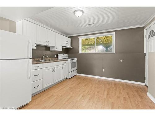 3629 Rebstock Road, Ridgeway, ON - Indoor Photo Showing Kitchen With Double Sink