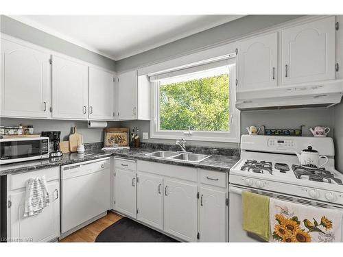 3629 Rebstock Road, Ridgeway, ON - Indoor Photo Showing Kitchen With Double Sink