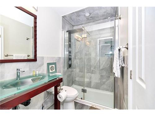Front Unit-6681 Frederica Street, Niagara Falls, ON - Indoor Photo Showing Bathroom