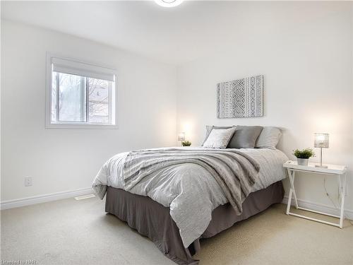9 Brown Drive, St. Catharines, ON - Indoor Photo Showing Bedroom