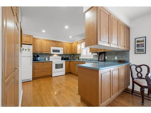 12-3516 Main Street, Niagara Falls, ON - Indoor Photo Showing Kitchen