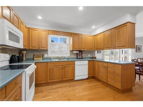 12-3516 Main Street, Niagara Falls, ON - Indoor Photo Showing Kitchen With Double Sink