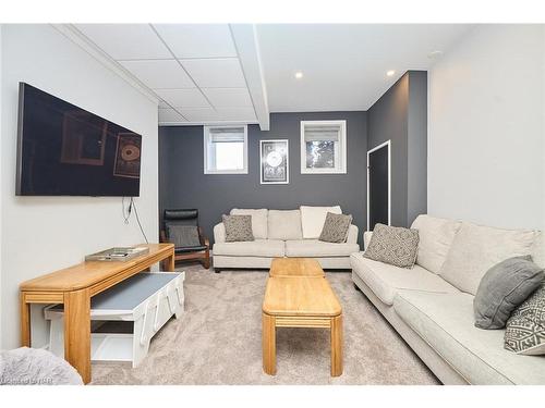 28 Churchill Street, St. Catharines, ON - Indoor Photo Showing Living Room