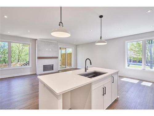 10-24 Grapeview Drive, St. Catharines, ON - Indoor Photo Showing Kitchen With Double Sink