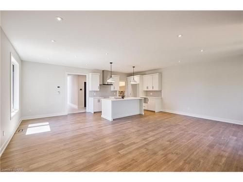 10-24 Grapeview Drive, St. Catharines, ON - Indoor Photo Showing Kitchen