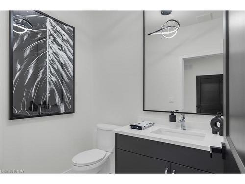 14-24 Grapeview Drive, St. Catharines, ON - Indoor Photo Showing Bathroom