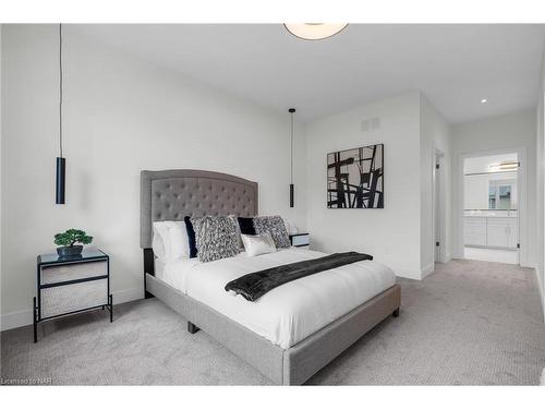 14-24 Grapeview Drive, St. Catharines, ON - Indoor Photo Showing Bedroom