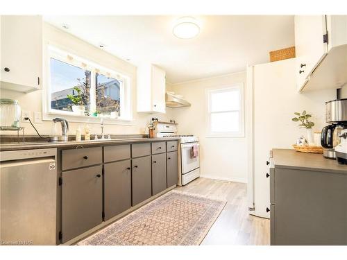 190 Davis Street, Port Colborne, ON - Indoor Photo Showing Kitchen