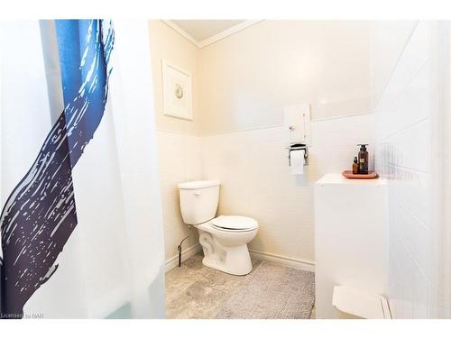 190 Davis Street, Port Colborne, ON - Indoor Photo Showing Bathroom