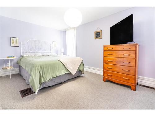 190 Davis Street, Port Colborne, ON - Indoor Photo Showing Bedroom