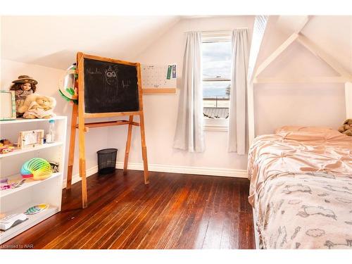 190 Davis Street, Port Colborne, ON - Indoor Photo Showing Bedroom