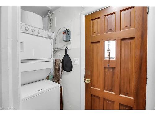 5-5 1/2 Abbey Avenue, St. Catharines, ON - Indoor Photo Showing Laundry Room