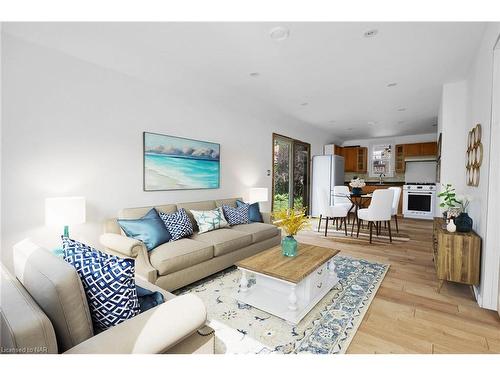 5-5 1/2 Abbey Avenue, St. Catharines, ON - Indoor Photo Showing Living Room