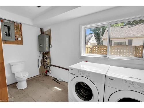 5-5 1/2 Abbey Avenue, St. Catharines, ON - Indoor Photo Showing Laundry Room