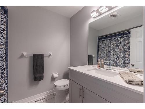15 Robertson Road, Niagara-On-The-Lake, ON - Indoor Photo Showing Bathroom