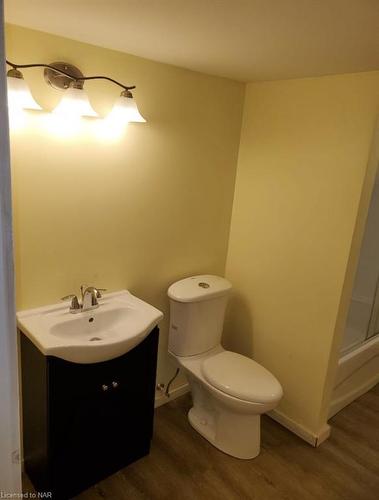 116 Idylewylde Street, Fort Erie, ON - Indoor Photo Showing Bathroom