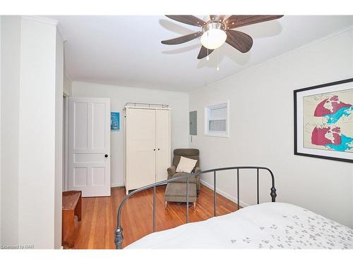 401 Maplewood Avenue, Crystal Beach, ON - Indoor Photo Showing Bedroom