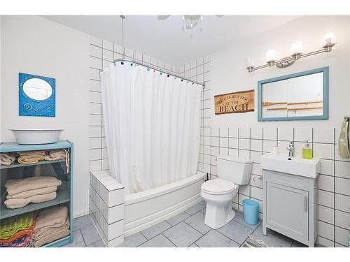 401 Maplewood Avenue, Crystal Beach, ON - Indoor Photo Showing Bathroom