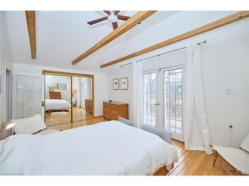 401 Maplewood Avenue, Crystal Beach, ON - Indoor Photo Showing Bedroom