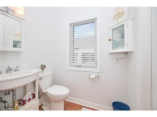 3461 North Shore Drive, Ridgeway, ON - Indoor Photo Showing Bathroom
