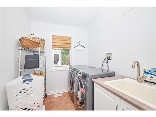 3461 North Shore Drive, Ridgeway, ON - Indoor Photo Showing Laundry Room