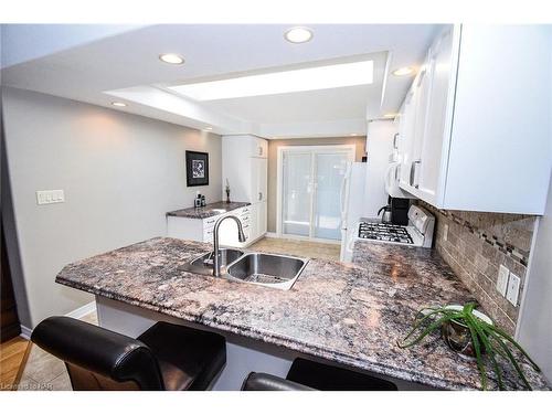 88 Draper'S Street, Welland, ON - Indoor Photo Showing Kitchen With Double Sink With Upgraded Kitchen