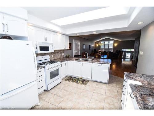 88 Draper'S Street, Welland, ON - Indoor Photo Showing Kitchen With Double Sink