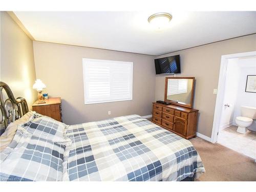 88 Draper'S Street, Welland, ON - Indoor Photo Showing Bedroom