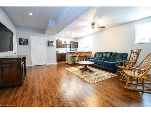 88 Draper'S Street, Welland, ON - Indoor Photo Showing Living Room