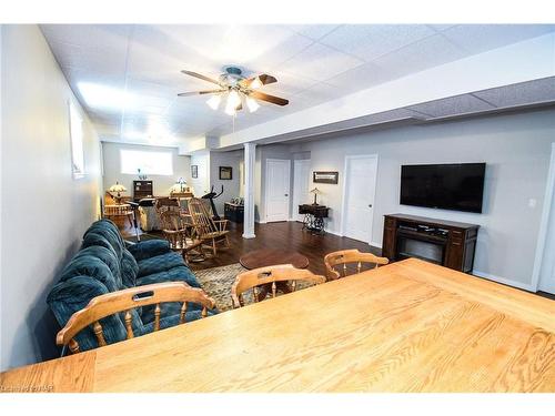 88 Draper'S Street, Welland, ON - Indoor Photo Showing Living Room