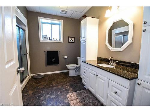 88 Draper'S Street, Welland, ON - Indoor Photo Showing Bathroom