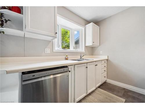 35 Fairington Crescent, St. Catharines, ON - Indoor Photo Showing Kitchen With Double Sink