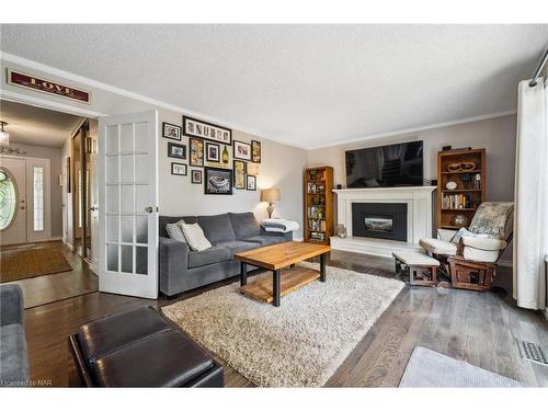 35 Fairington Crescent, St. Catharines, ON - Indoor Photo Showing Living Room With Fireplace