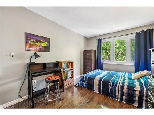 35 Fairington Crescent, St. Catharines, ON - Indoor Photo Showing Bedroom